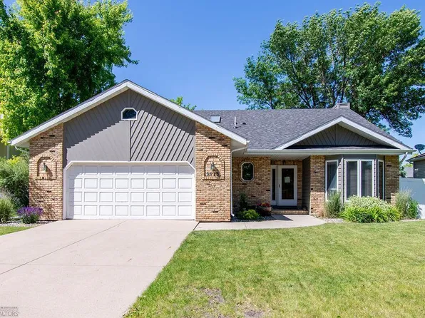2713 24th Ave S, Fargo, ND 58103