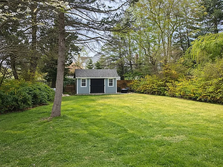 2708 Woodleigh Rd — Photo 2