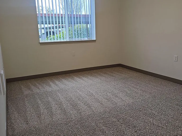 Winfou06-Columbia Village Apartments — Photo 17