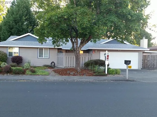 1231 NE 10th Ave photo 1