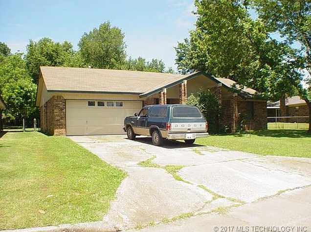 2nd image of 129 Magnolia Ave