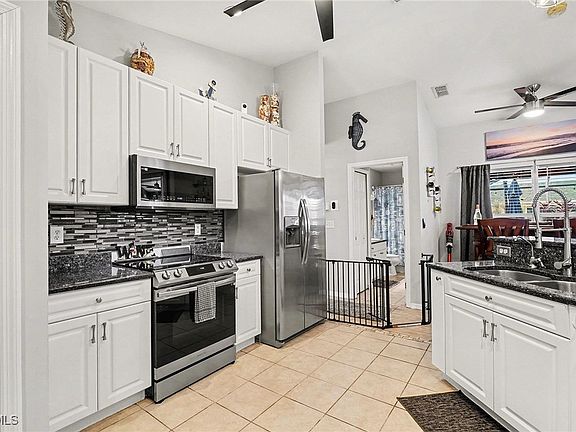 4th image of 306 NE 29th Ter