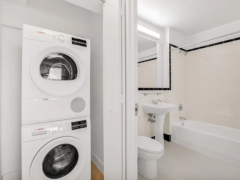420 W 42nd St #39D — Photo 9