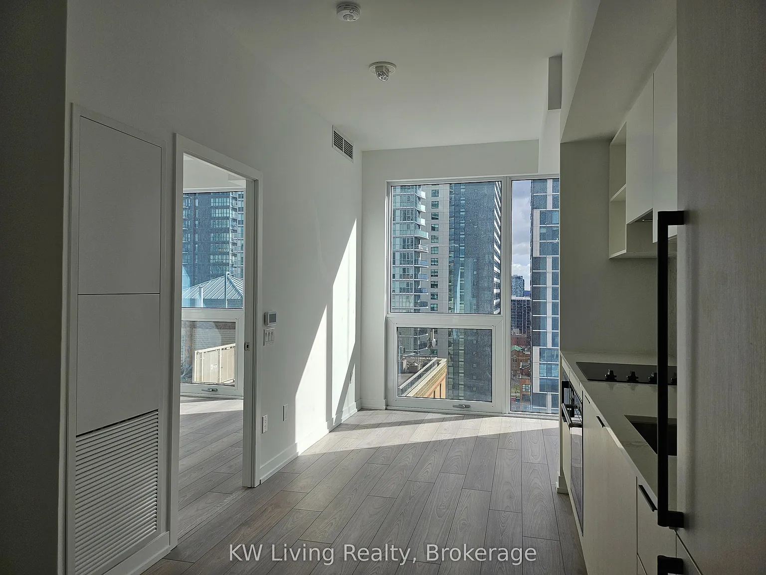 199 Church Condos — Photo 2