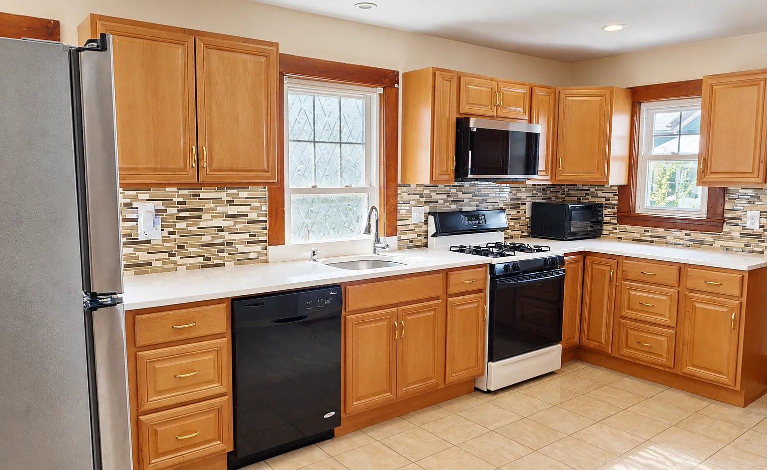 3 bed, 9999 sqft, $3,400 — Photo 4