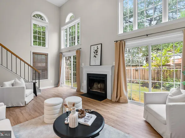 20400 Ivybridge Ct, Gaithersburg, MD 20886