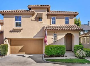 8 Potters Bnd, Mission Viejo, CA 92694