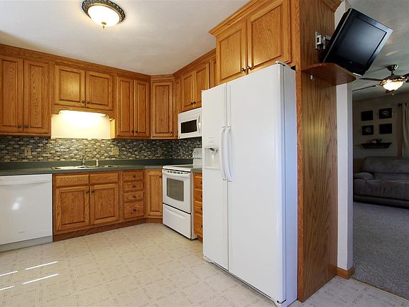 5th image of 915 2nd Ave
