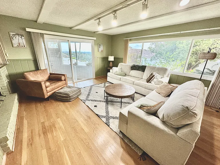 5582 Thunderbird Ln — Photo 2
