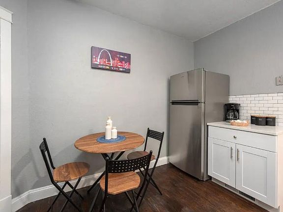 4th image of 2129 Cleveland Pl #2A