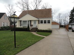 2147 Golf Ct, Glenview, IL