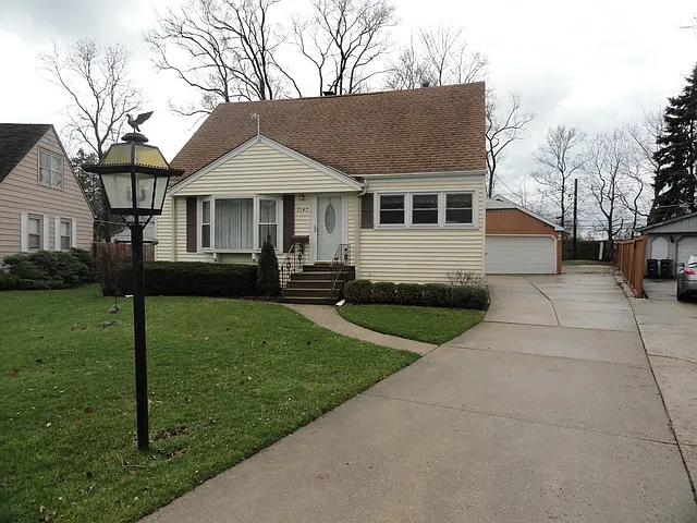 2147 Golf Ct photo 1