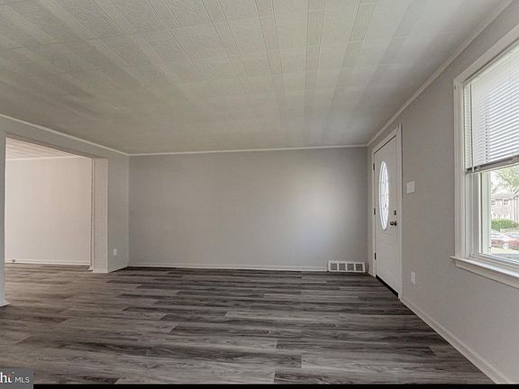 4th image of 3048 W Court Ave