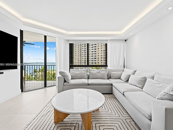 3rd image of 520 Brickell Key Dr