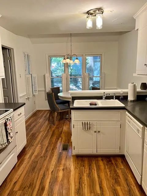 4 bed, 1753 sqft, $2,795 — Photo 2