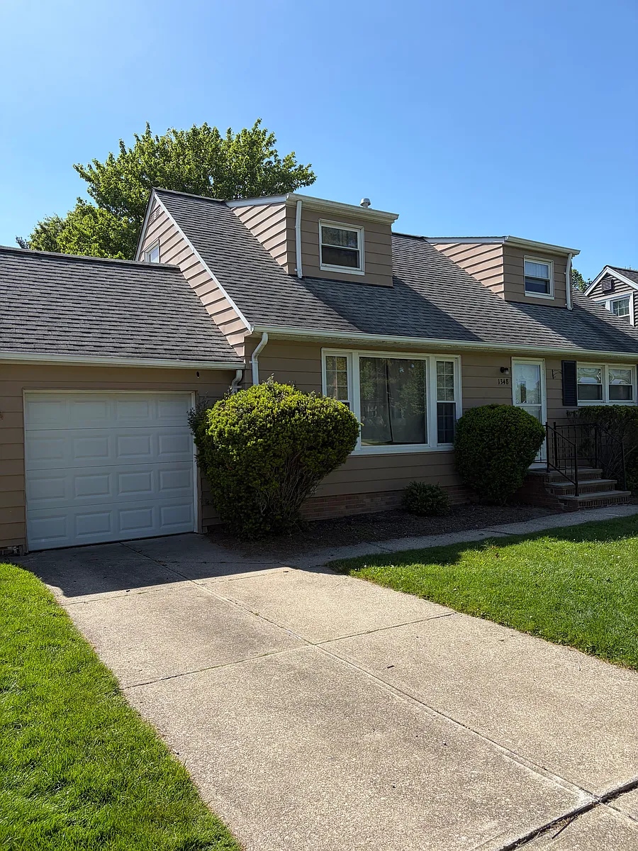 Building Photo - 1348 Beaconfield Rd