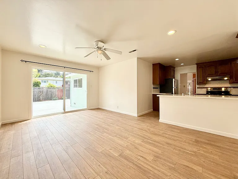 420 Madison Ave — Photo 17