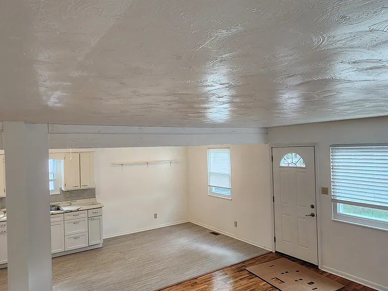 1925 Calvin St — Photo 13