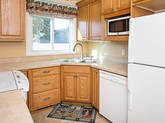 5th image of 1132 Delphinium Dr