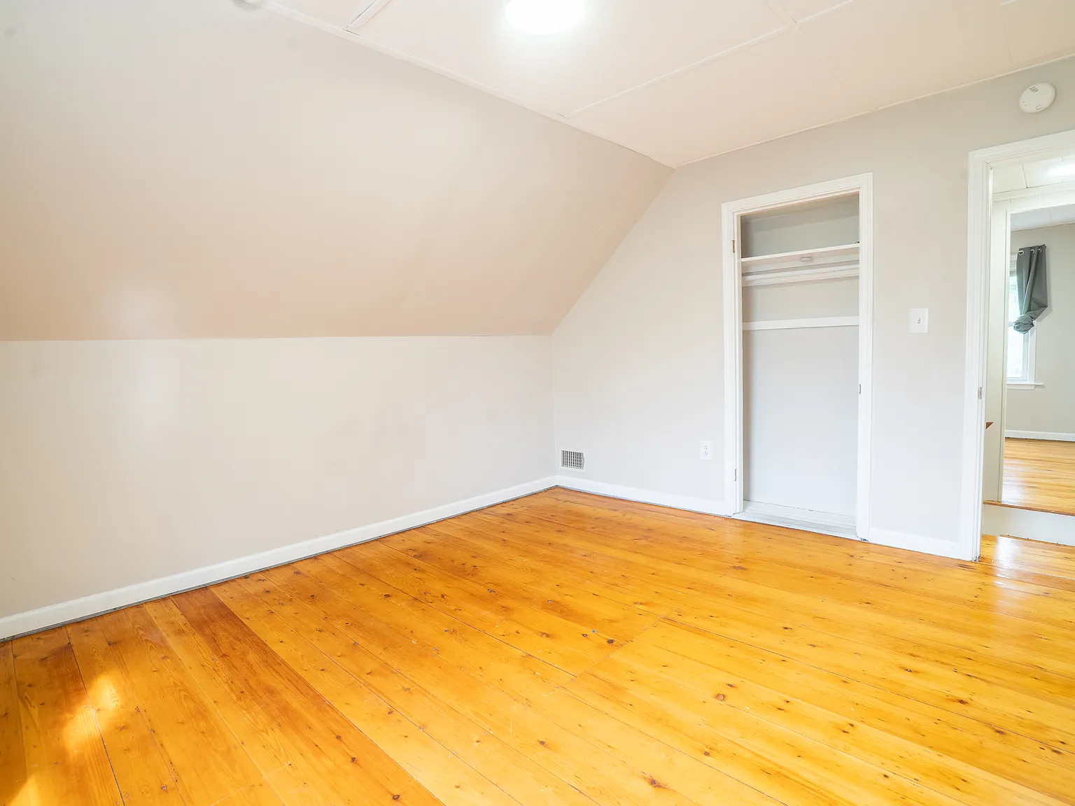 3 bed, 1007 sqft, $2,800 — Photo 2