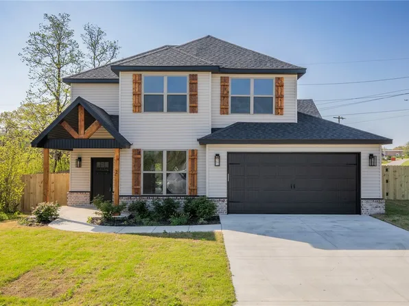 2 Hebrides Cir, Bella Vista, AR 72715
