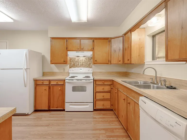 138 Summer Pl #B — Photo 8