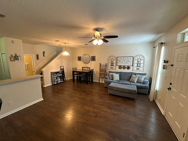 539 Hopewell Dr — Photo 4