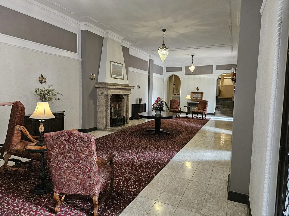 2305 Victoria Ave #610610