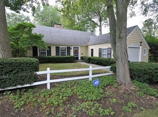 214 Washington Cir, Lake Forest, IL 60045