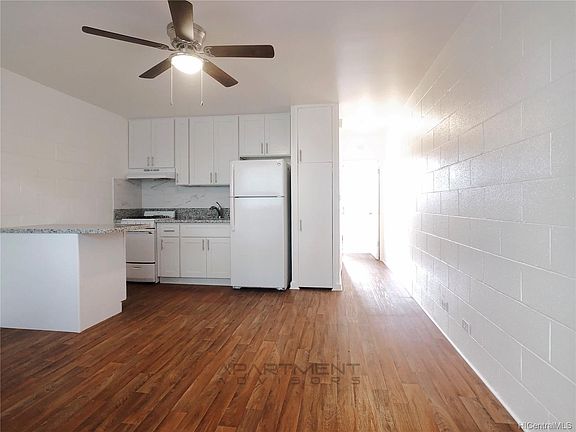 2nd image of 1555 Pensacola St #301