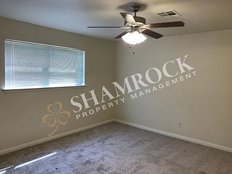 317 Texas Ave — Photo 5