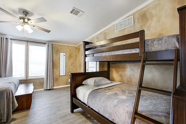 1019 Center St — Photo 8