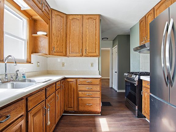 3rd image of 34 Haskins Rd