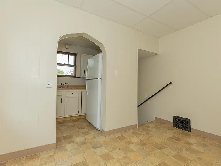 1910 N Weinbach Ave — Photo 5