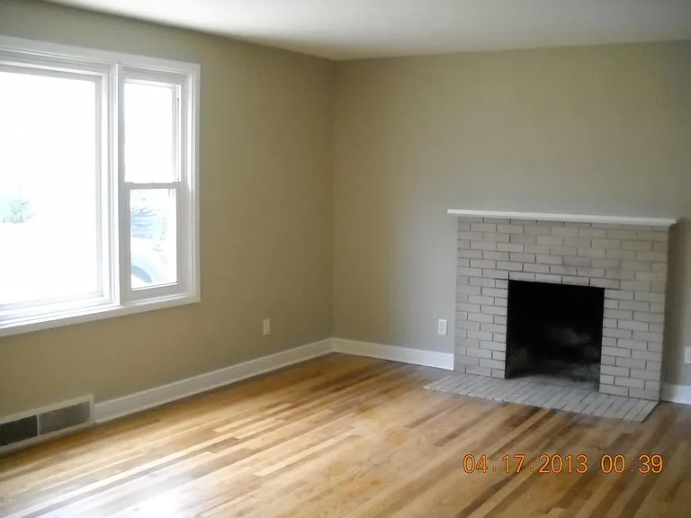 309 Flora Dr — Photo 6