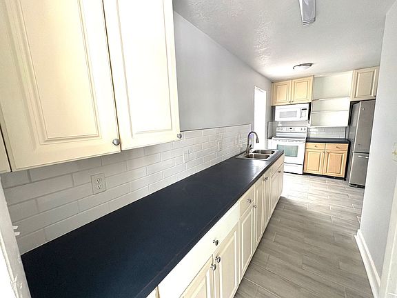 2nd image of 1014 13th Ave W APT 3