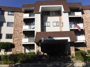 3300 N Carriageway Dr UNIT 102, Arlington Heights, IL 60004