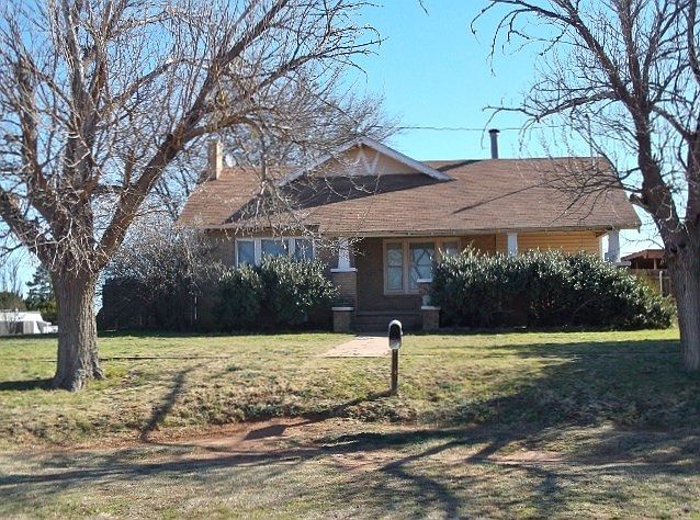 1st image of 912 Waco St