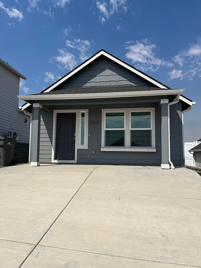 New Single Level Home in New SunRidge Community — Photo 1