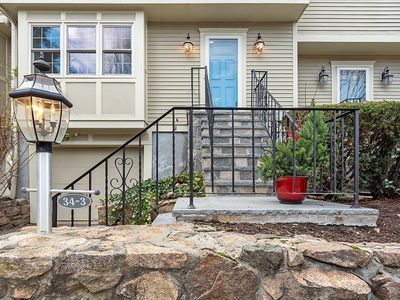 34 Pleasant St APT 3, Wellesley, MA, 02482