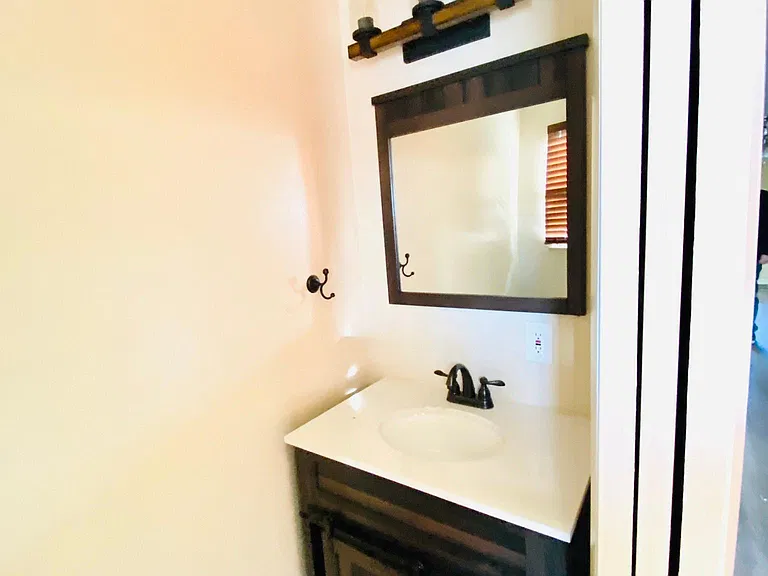 39 Apollo Ln — Photo 6