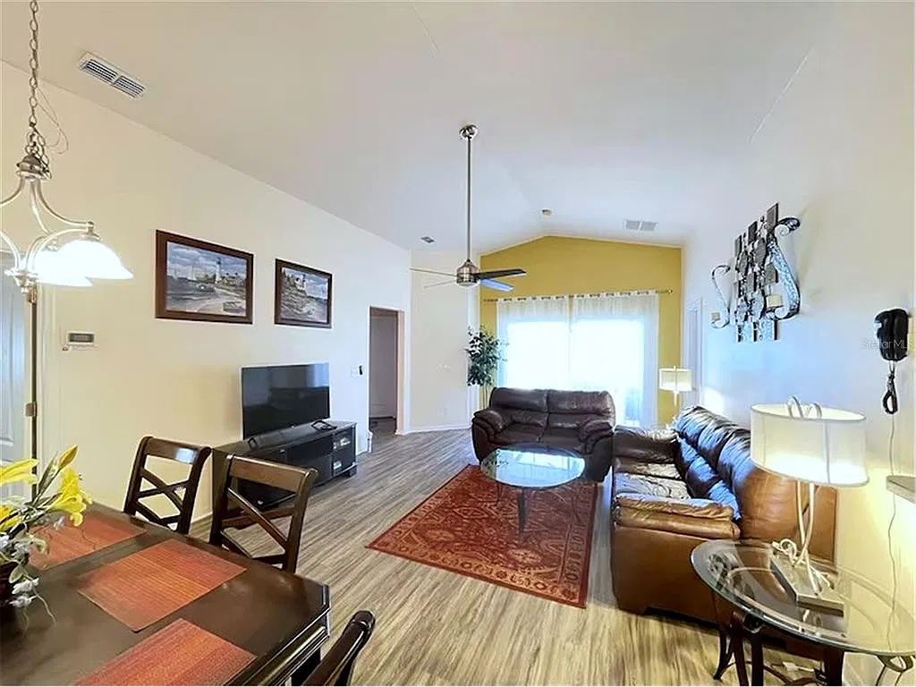 5 bed, 3.0 bath, 1662 sqft, $2,400 — Photo 4