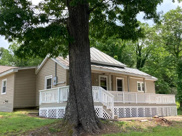 212 E 34th St, Buena Vista, VA 24416