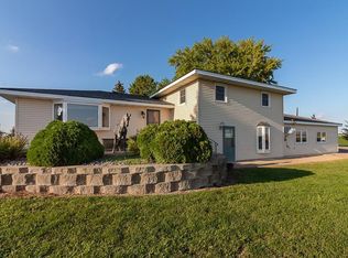 25910 390th St, Le Center, MN 56057