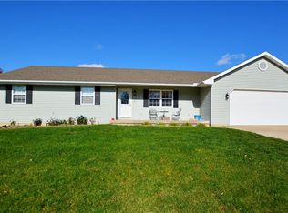 23 Kirkwood Dr, Clinton, IL 61727