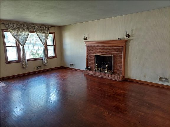 3rd image of 4705 E 6th St