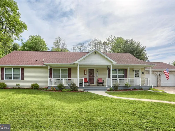 228 Dogwood Dr, Hershey, PA 17033