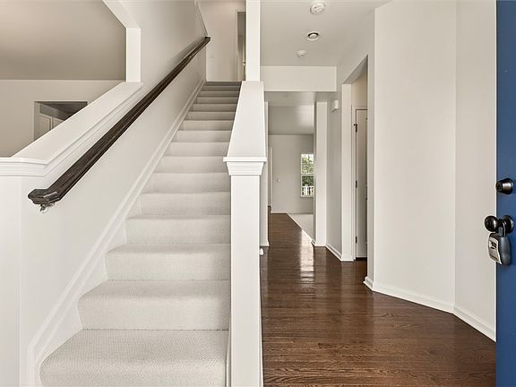 2nd image of 84 Elmcrest Rise