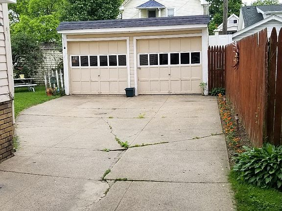 5th image of 3699 W 136th St