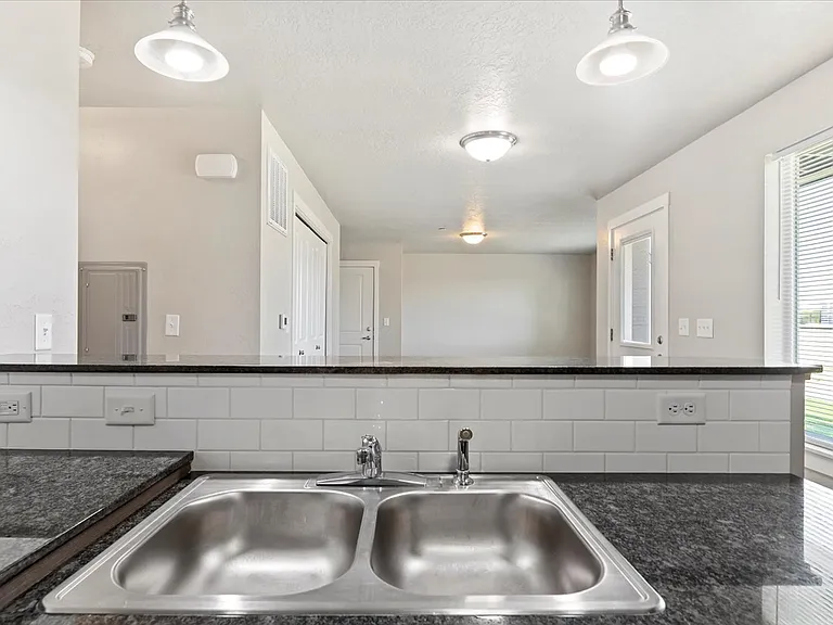 WhistleStop Apartments — Photo 24